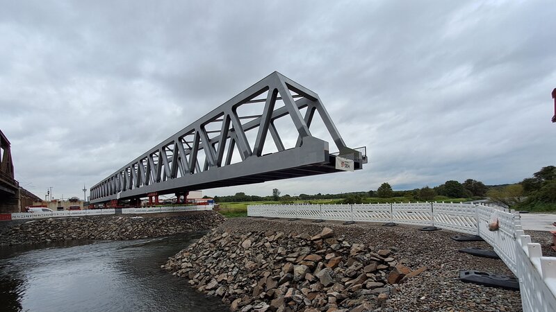 Die erste neue Eisenbahnbrücke wurde am 1. und 2. Oktober 2024 über die Lippe in Wesel geschoben. Foto: Deutsche Bahn AG Die erste neue Eisenbahnbrücke wurde am 1. und 2. Oktober 2024 über die Lippe in Wesel geschoben. Foto: Deutsche Bahn AG