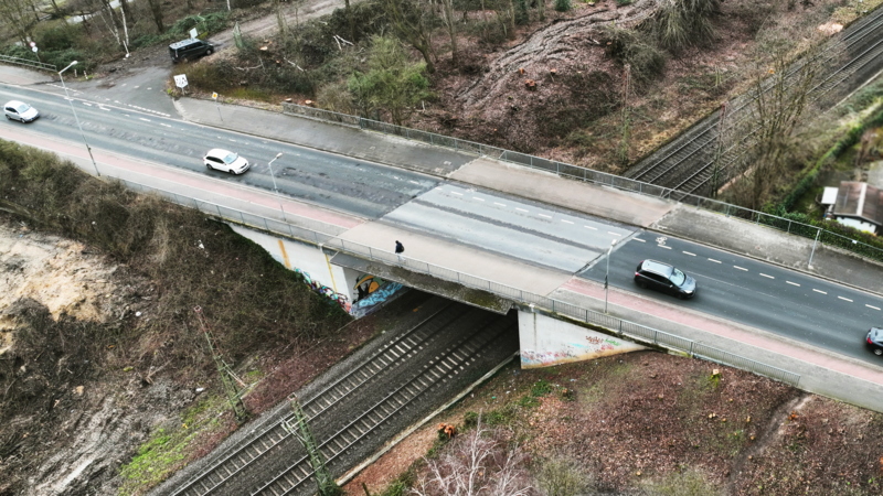 Die Straßenüberführung (SÜ) Weierstraße muss für ihren Neubau ab Februar 2025 voll gesperrt werden. Foto: DB Die Straßenüberführung (SÜ) Weierstraße muss für ihren Neubau ab Februar 2025 voll gesperrt werden. Foto: DB