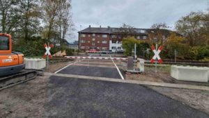 Neue Querungshilfe an der Westrampe mit angepasstem Bürgersteig. 