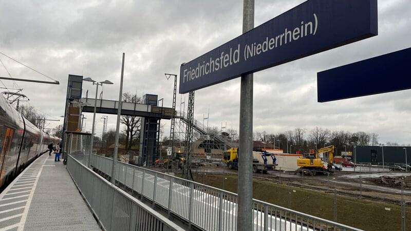 Der provisorische Bahnhof Friedrichsfeld ist in Betrieb.